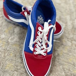 Men/woman unisex size 8 Vans . Great condition